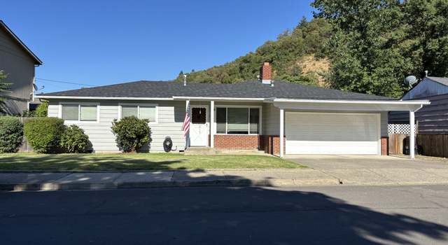 Photo of 733 W Ballf St, Roseburg, OR 97471