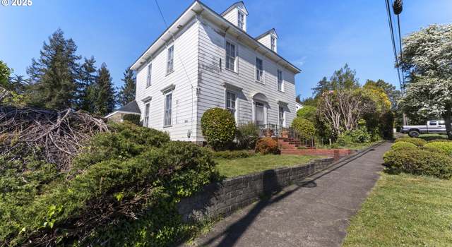 Photo of 812 E 2nd St, Coquille, OR 97423
