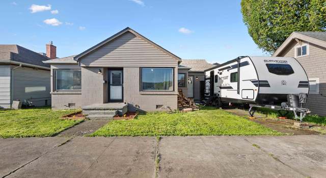 Photo of 621 Maple St, Myrtle Point, OR 97458