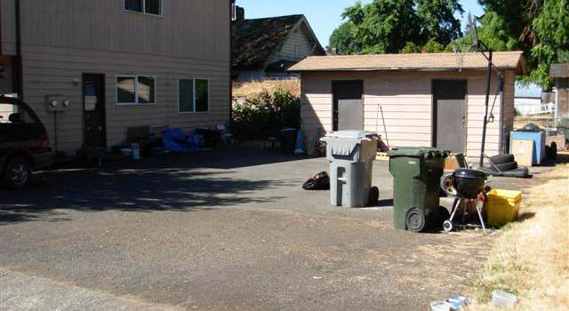 Photo of 403 N Knott St, Canby, OR 97013