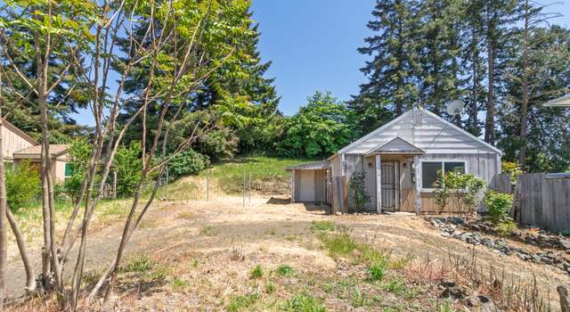 Photo of 1619 NW Mulholland Dr, Roseburg, OR 97470