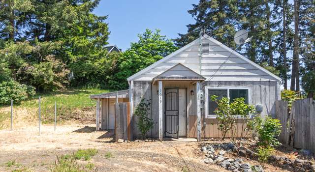 Photo of 1619 NW Mulholland Dr, Roseburg, OR 97470