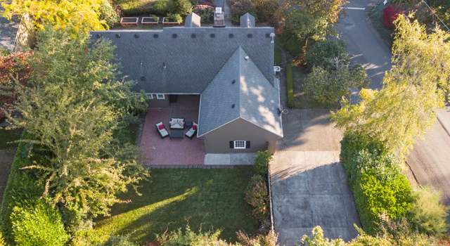 Photo of 7031 SW Canyon Ln, Portland, OR 97225