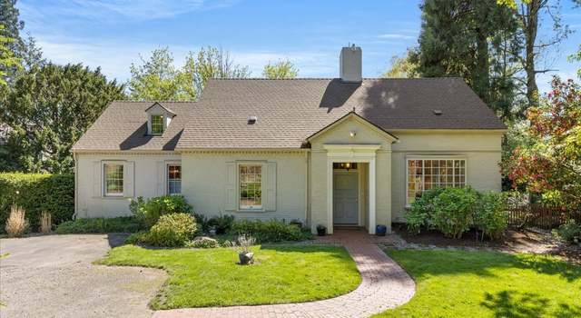 Photo of 3740 SW Greenleaf Dr, Portland, OR 97221