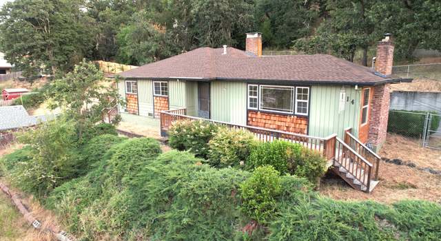 Photo of 914 NW Hill Ave, Roseburg, OR 97471