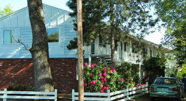 Photo of 2131 Center St, Salem, OR 97301