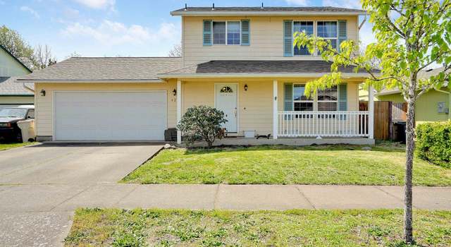 Photo of 920 W D St, Lebanon, OR 97355