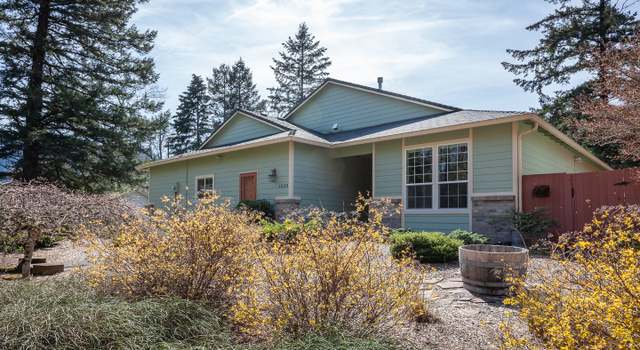 Photo of 1033 E Cascade Dr, North Bonneville, WA 98639