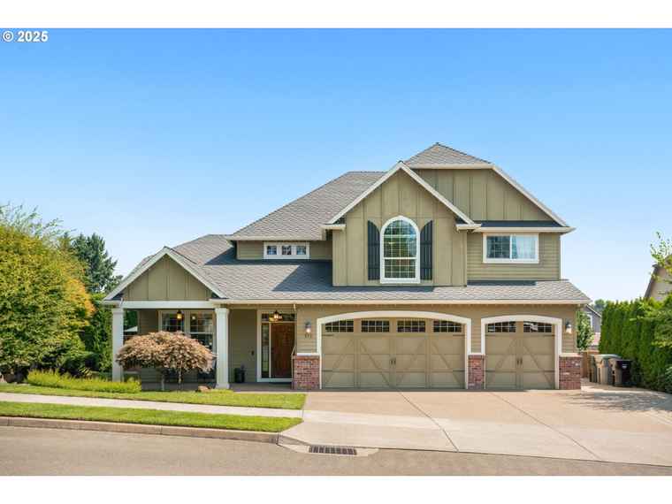 Photo of 978 N Alder St Canby, OR 97013