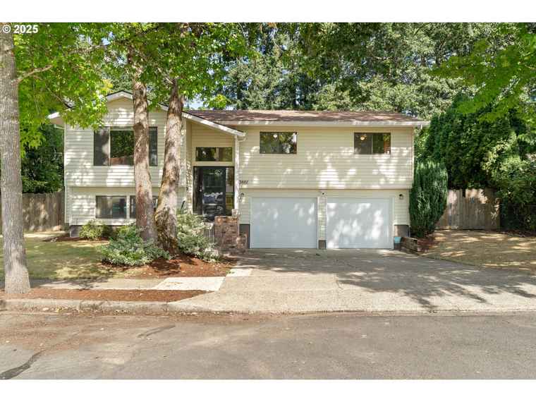Photo of 3807 E Coffey Ln Newberg, OR 97132