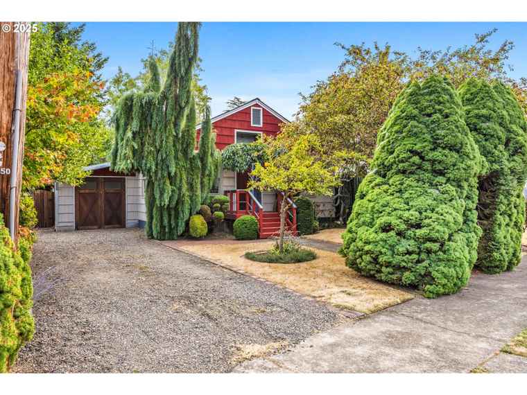 Photo of 1020 13th St NE Salem, OR 97301