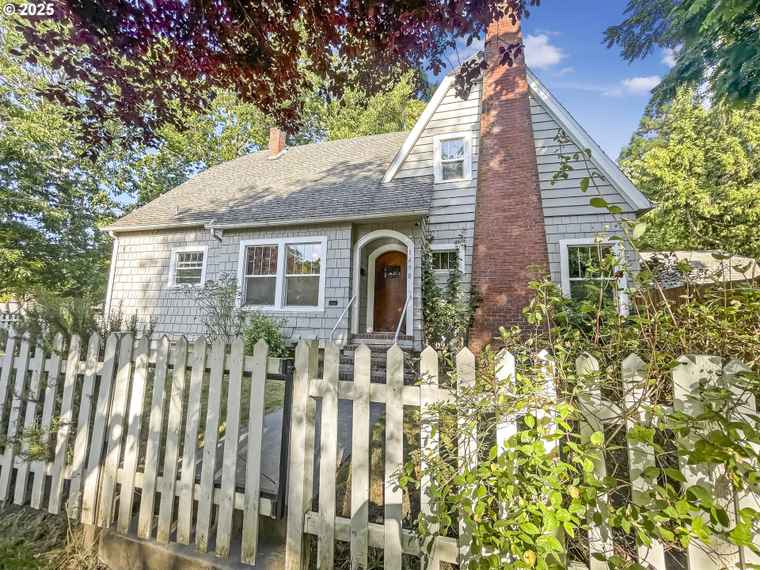 Photo of 1450 19th St Salem, OR 97301