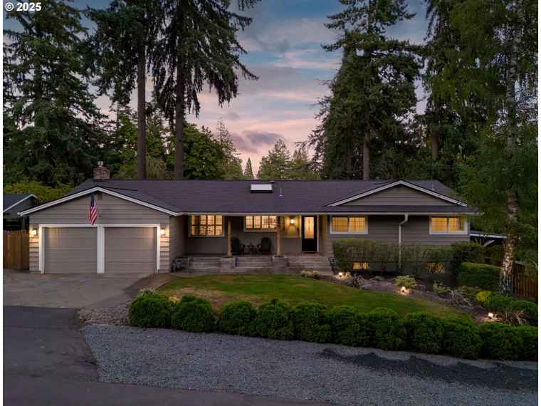 Photo of 13920 Shireva Dr Lake Oswego, OR 97034