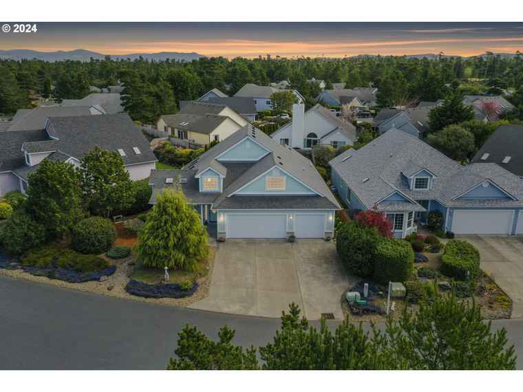 Photo of 61 Spyglass Ln Florence, OR 97439