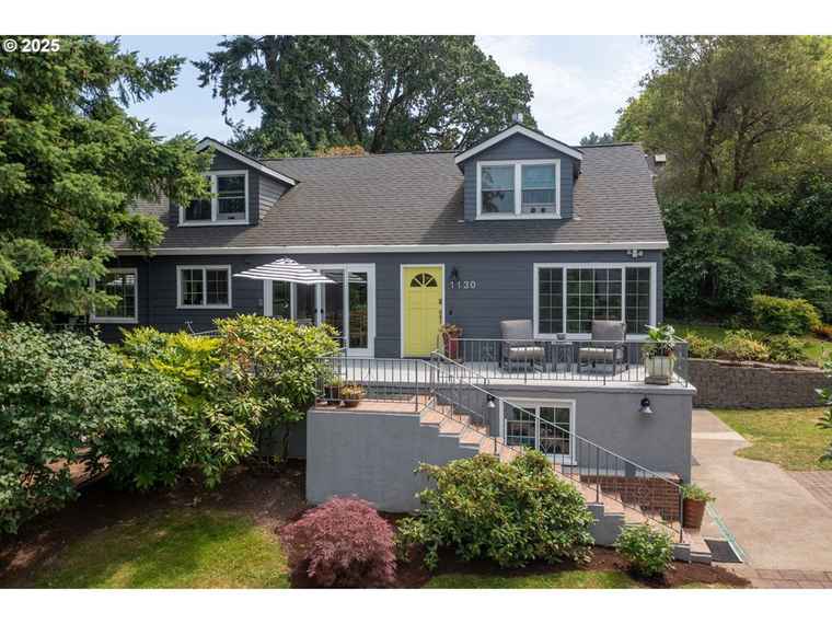 Photo of 1130 Laurel St Lake Oswego, OR 97034