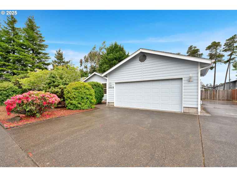 Photo of 3909 Spruce St Florence, OR 97439