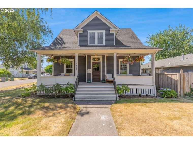Photo of 1212 E 6th St Newberg, OR 97132