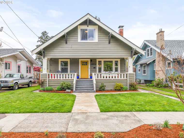 Photo of 6804 SE 18th Ave Portland, OR 97202