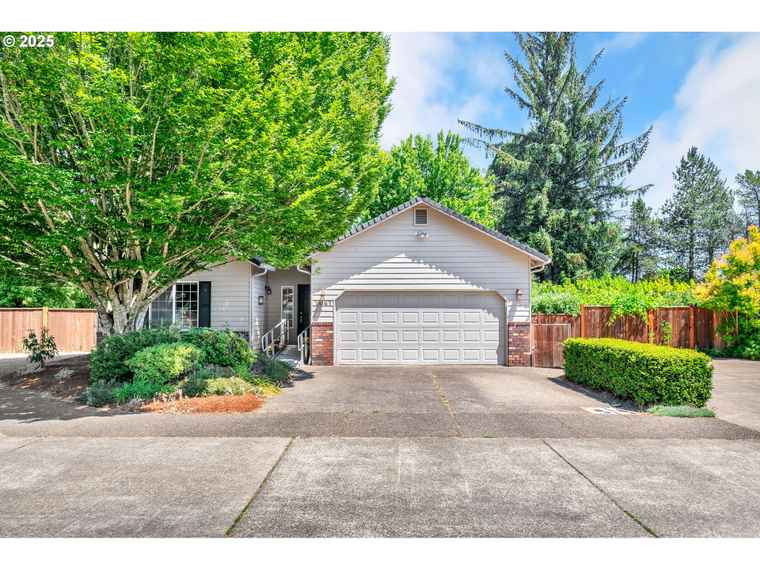 Photo of 1041 Irving Rd Eugene, OR 97404