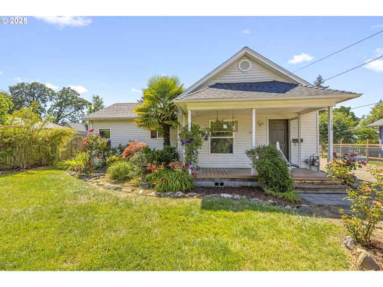 Photo of 119 N Harrison St Newberg, OR 97132