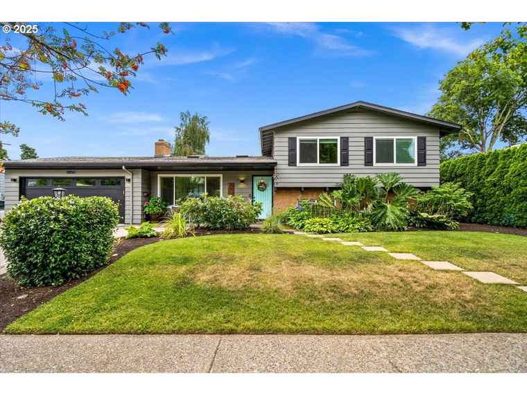Photo of 11850 SW Clifford St Beaverton, OR 97008