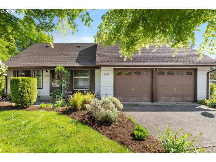 Photo of 2000 NE Juniper Ct Gresham, OR 97030