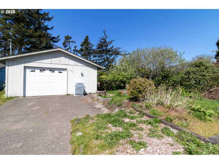 Photo of 975 Kingwood St Florence, OR 97439