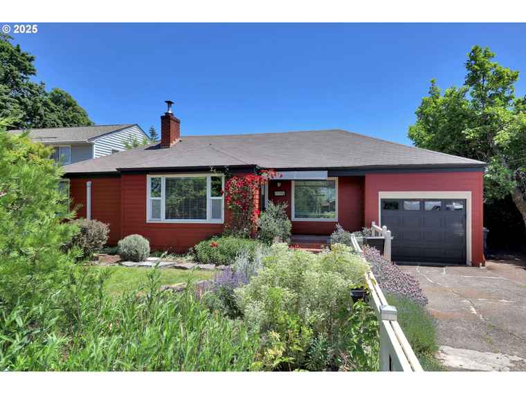 Photo of 1119 7th St Springfield, OR 97477
