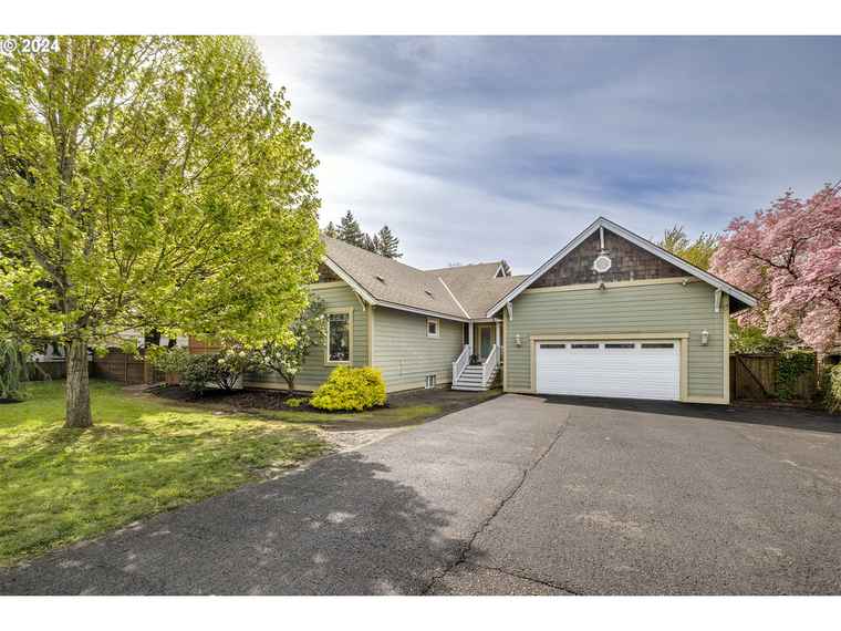 Photo of 5434 SE King Rd Milwaukie, OR 97222