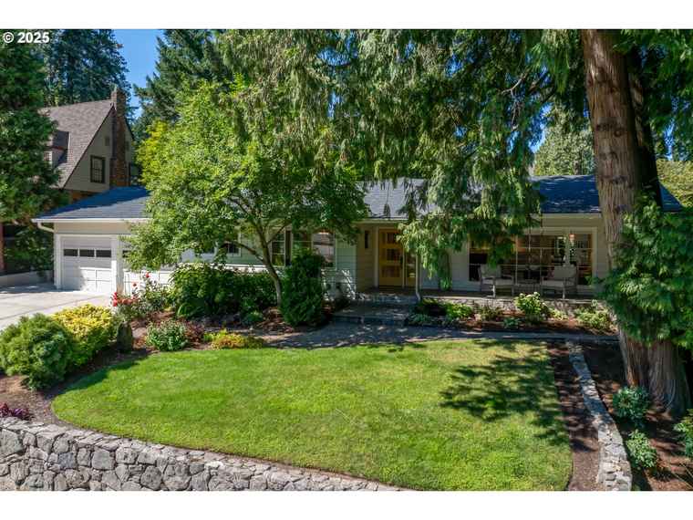 Photo of 411 Ridgeway Rd Lake Oswego, OR 97034