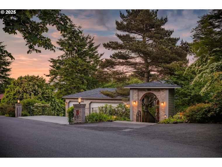 Photo of 262 NW Royal Blvd Portland, OR 97210
