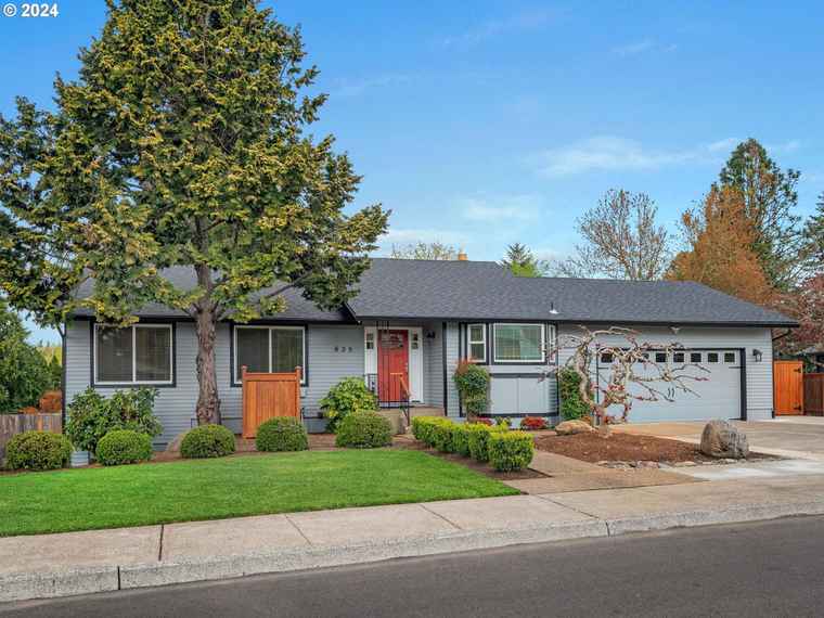 Photo of 635 NW Queens Ct Hillsboro, OR 97124