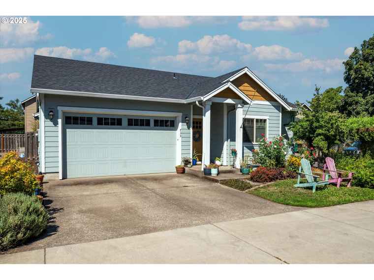 Photo of 735 N College St Newberg, OR 97132
