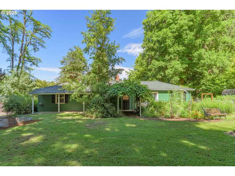 Photo of 4451 Dillard Rd Eugene, OR 97405