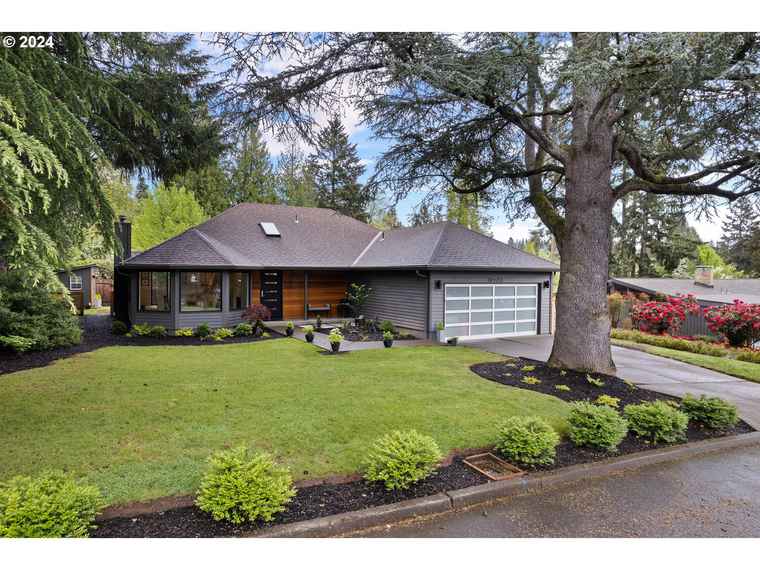 Photo of 4522 SW 53rd Ave Portland, OR 97221