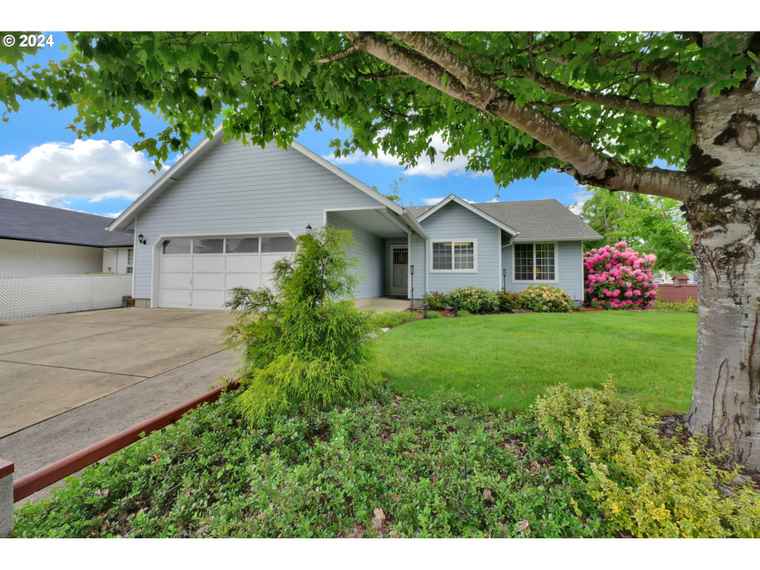 Photo of 1909 Bonnie Ln Springfield, OR 97477