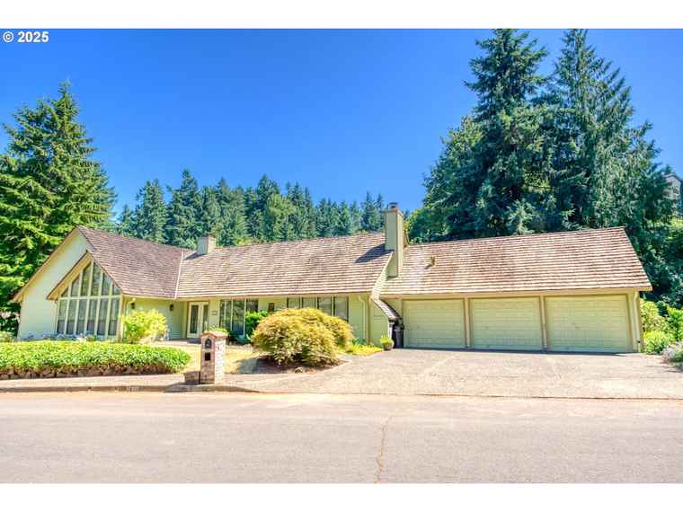 Photo of 2626 Wakerobin Ct West Linn, OR 97068