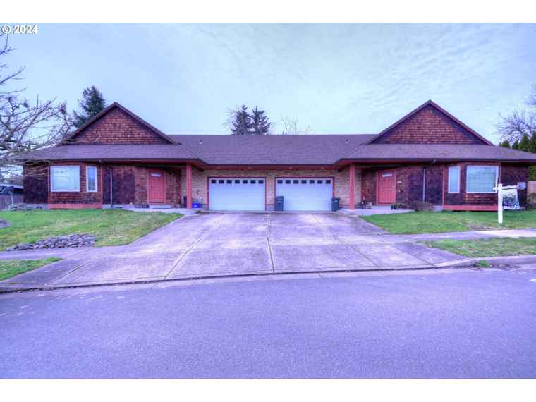 Photo of 1412 S 57th St Springfield, OR 97478