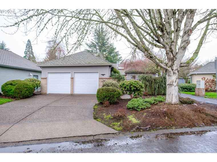 Photo of 32420 SW Lake Dr Wilsonville, OR 97070