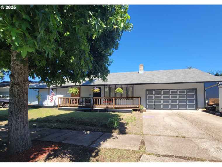 Photo of 647 S 44th St Springfield, OR 97478
