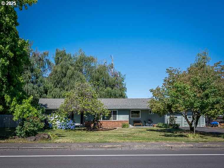 Photo of 687 S Redwood St Canby, OR 97013