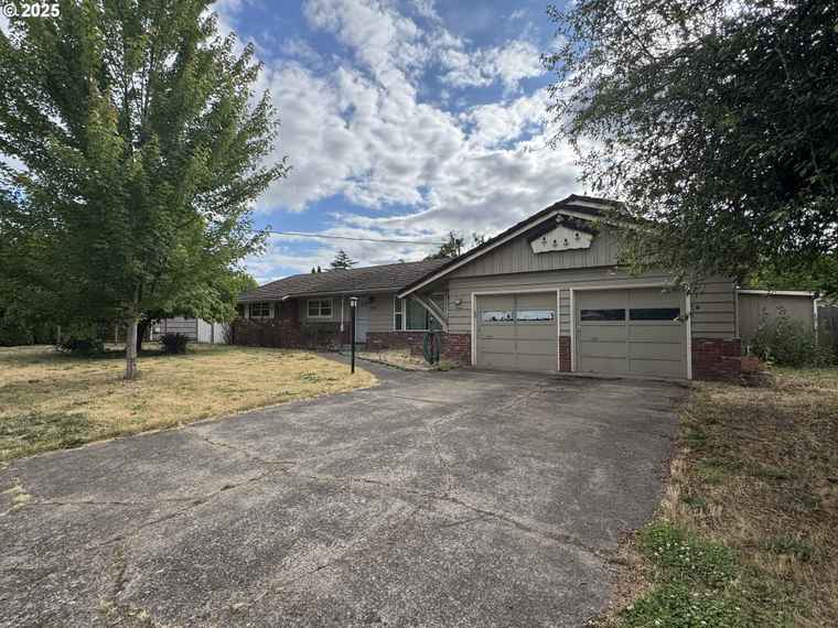 Photo of 2189 34th Ave NE Salem, OR 97301