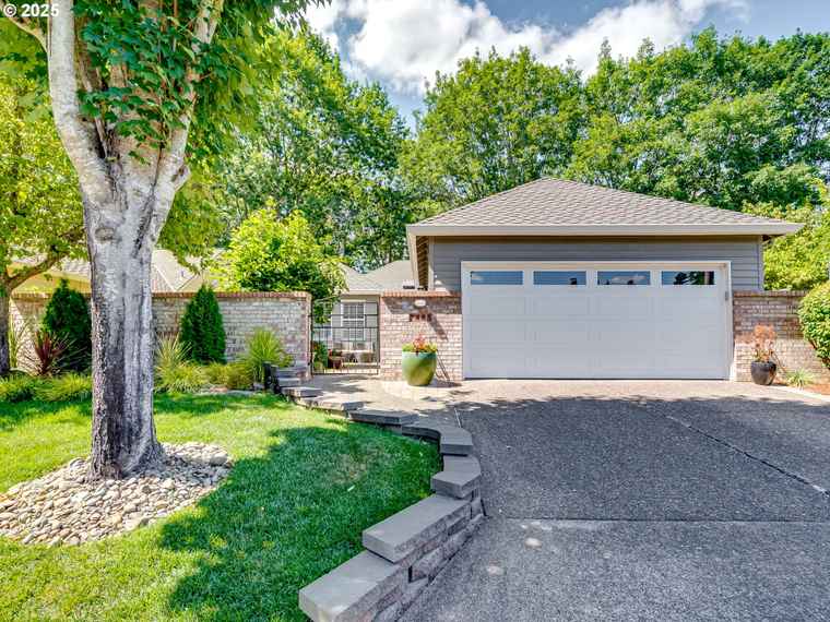 Photo of 7485 SW Lakeside Dr Wilsonville, OR 97070