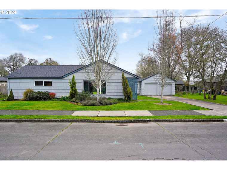 Photo of 1015 NW 32nd St Corvallis, OR 97330
