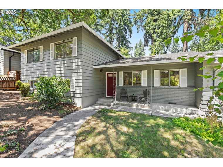 Photo of 4181 Cobb Way Lake Oswego, OR 97035