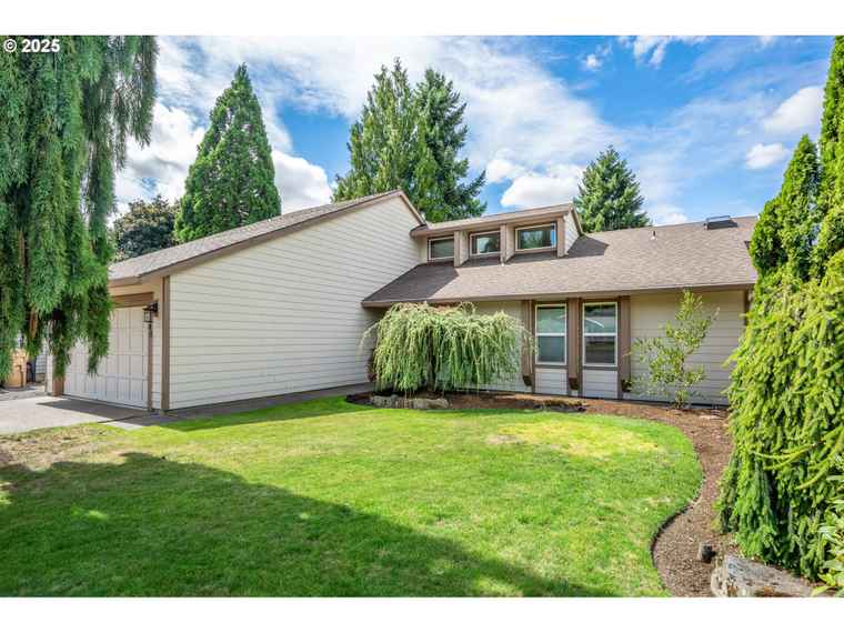Photo of 7940 SW Racquet Ct Wilsonville, OR 97070