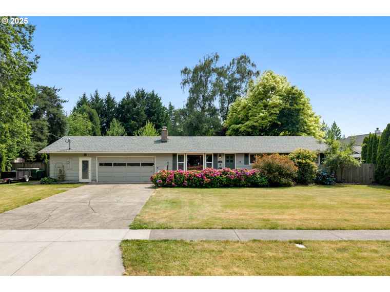 Photo of 102 E 5th St Newberg, OR 97132