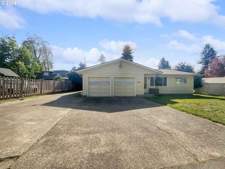 Photo of 17731 SE River Rd Milwaukie, OR 97267