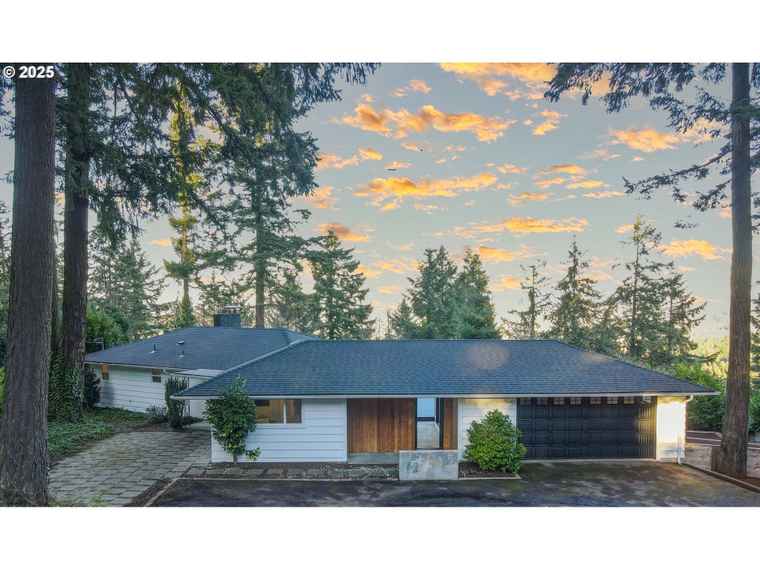 Photo of 2041 Marylhurst Dr West Linn, OR 97068