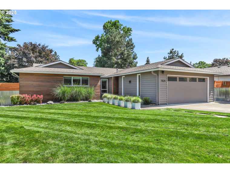 Photo of 5524 SE Hillwood Cir Milwaukie, OR 97267
